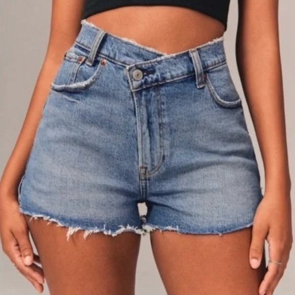 Abercrombie & Fitch Pants - Abercrombie&Fitch The dad high-rise short criss-cross Size 34/18